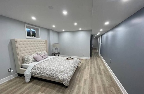 Vaughan House | 2BR Apt with Modern Comforts