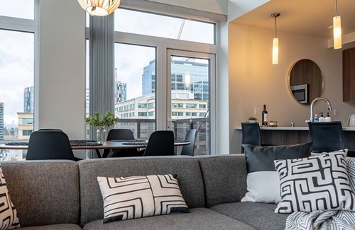 West Bellevue Apartment | 2BR | Balcony, Gym, Lounge | Bellevue | Sophari C