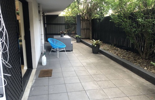 Brisbane Apartment | 2BR Brisbane Ground Unit with private courtyard.