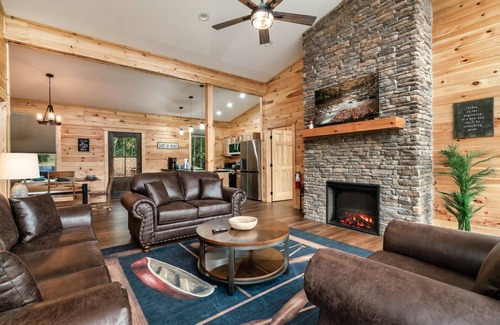 Cosby Cabin | 2BR Cabin with Private Indoor Pool and Hot Tub