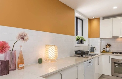 Parramatta Apartment | 2BR Central Parramatta Apt With Balcony & Parking