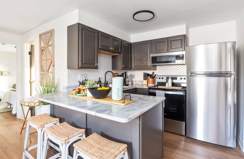 Buckroe Beach House | 2BR Cottage w/Yard Ideal for Long Stays