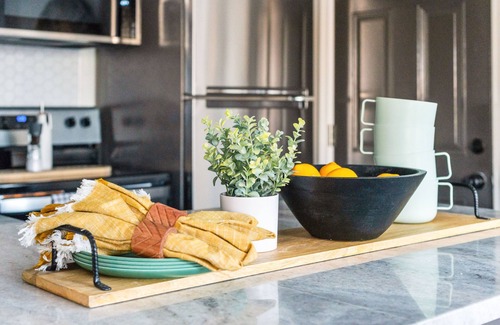 Buckroe Beach House | 2BR Cottage w/Yard Ideal for Long Stays