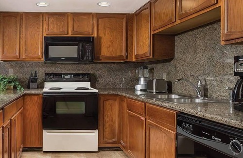 Flagstaff Condo | 2br Deluxe Condo -Route 66 Family Fun Vacation!