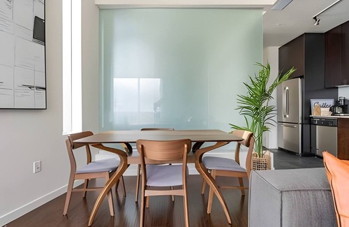 West Bellevue Apartment | 2BR+Den Penthouse | Gym, Pool |Bellevue| Sophari A