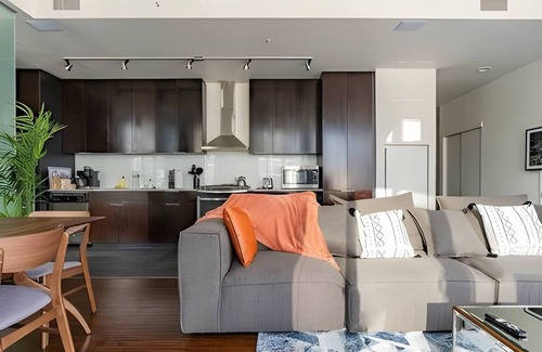 West Bellevue Apartment | 2BR+Den Penthouse | Gym, Pool |Bellevue| Sophari A