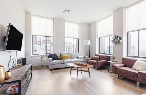 Downtown Baltimore Apartment | 2BR Distinguished Apartment Rooftop Deck & Gym