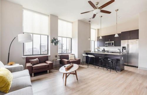 Downtown Baltimore Apartment | 2BR Distinguished Apartment Rooftop Deck & Gym
