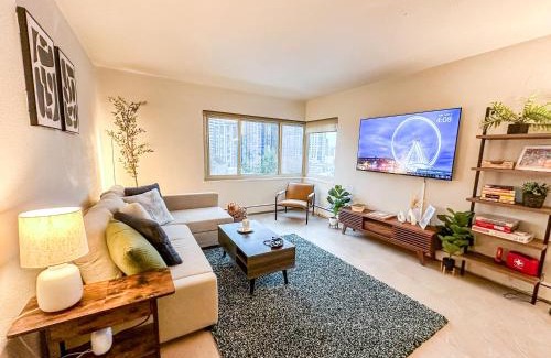 Downtown Seattle Apartment | 2BR Downtown Convention Center Near Attractions
