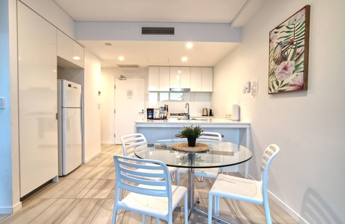 Newstead Apartment | 2BR Food&Drink Hub ?Pool?2 cars?Gym?Rooftop