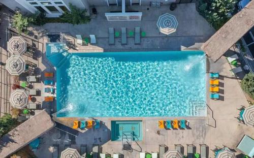 Reno/Tahoe Airport Apartment | 2BR Getaway Pool Gym Basketball Court & Theater Access