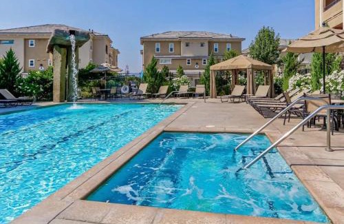 Reno/Tahoe Airport Apartment | 2BR Getaway Pool Gym Basketball Court & Theater Access