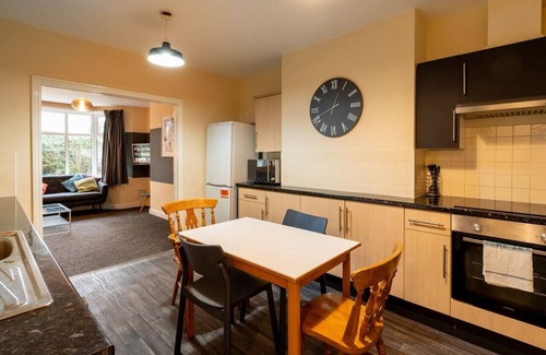 Oxford Apartment | 2BR Headington Flat | Central & Free Parking