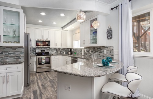 Littleton House | 2BR Hidden Gem-Walk To Shops,Trails, and Wedding Venue. Red Rocks > Quick Uber