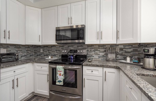 Littleton House | 2BR Hidden Gem-Walk To Shops,Trails, and Wedding Venue. Red Rocks > Quick Uber