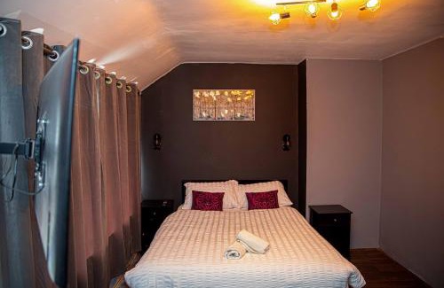 Droylsden Apartment | 2BR Home in Manchester near Etihad Stadium with Parking