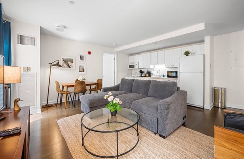 Theatre District Apartment | 2BR in Downtown Boston 9286