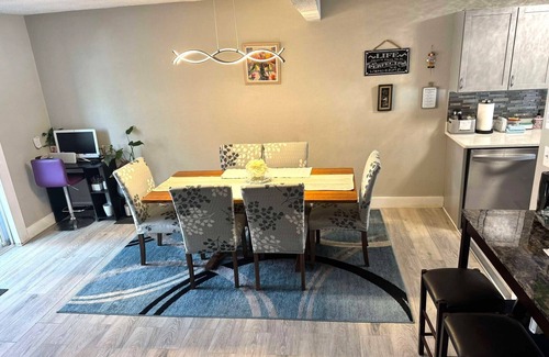 White Haven House | 2BR, King, twin with WiFi in SnowRidge Village, Poconos. Sleep up to 6