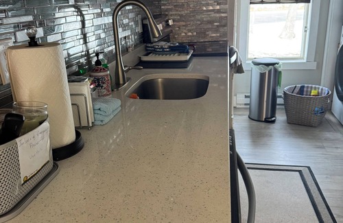 White Haven House | 2BR, King, twin with WiFi in SnowRidge Village, Poconos. Sleep up to 6