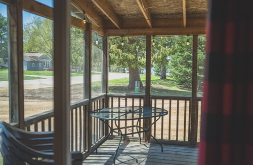Backus Cabin | 2BR Lakefront Cabin w/Private Launch & Dock