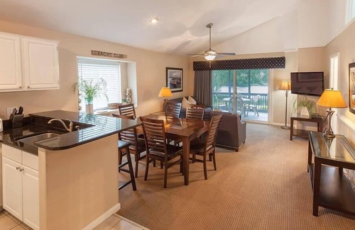 Fairfield Harbour Condo | 2br Loft River Fun for the Whole Family!