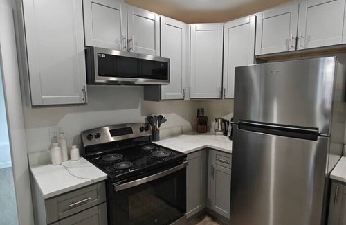 Burien Apartment | 2BR Lux Apartment | 5 Mins from Airport | Pets+