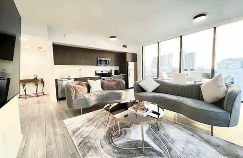 West End Apartment | 2BR Lux Downtown Apt amazing view Austin