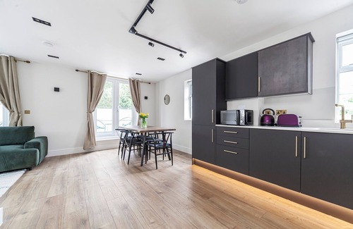 Barnhill Apartment | 2BR Lux Stylish Penthouse w/Views