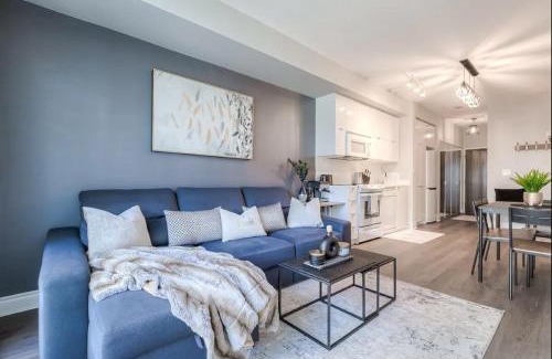 CityPlace Apartment | 2BR Luxury Apartment with 4 Beds near CN Tower- Free Parking