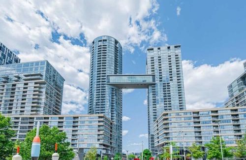 CityPlace Apartment | 2BR Luxury Apartment with 4 Beds near CN Tower- Free Parking