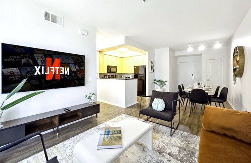 Marina del Rey Apartment | 2BR Oasis in Marina Del Rey|Pool,Jacuzzi & Parking