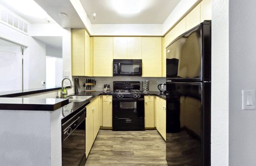 Marina del Rey Apartment | 2BR Oasis in Marina Del Rey|Pool,Jacuzzi & Parking