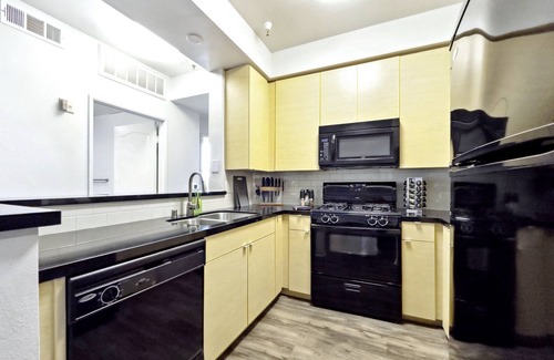 Marina del Rey Apartment | 2BR Oasis in Marina Del Rey|Pool,Jacuzzi & Parking