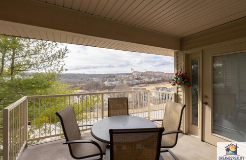 Branson House | 2BR Penthouse Condo - 2 Pools - Close to the Strip - Stairs Required - FREE TICKETS INCLUDED - FHE-17