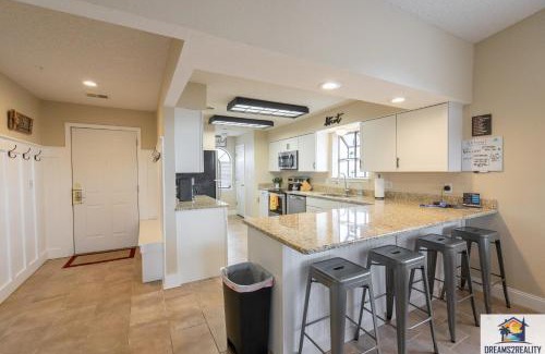 Branson House | 2BR Penthouse Condo - 2 Pools - Close to the Strip - Stairs Required - FREE TICKETS INCLUDED - FHE-17