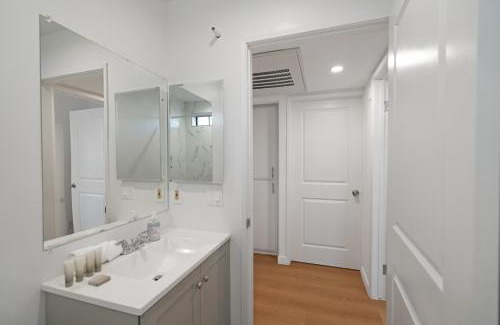 Van Nuys Apartment | 2BR Plus Bonus Room with Pool Access Near Universal Studios