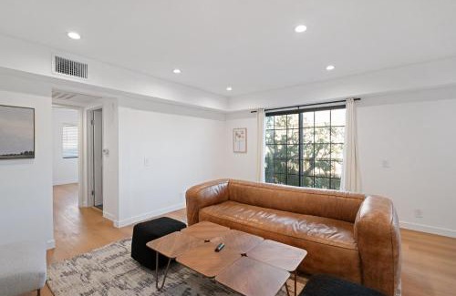 Van Nuys Apartment | 2BR Plus Bonus Room with Pool Access Near Universal Studios