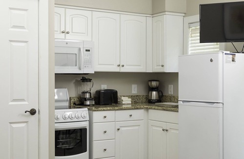 Lackey Cottage | 2BR Resort Cottage - Sleeps 6 - Close to Theme Parks & Attractions