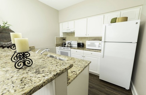 Lackey Cottage | 2BR Resort Cottage - Sleeps 6 - Close to Theme Parks & Attractions