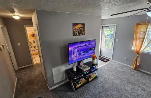 Greenville Apartment | 2BR Retreat sleeps 5 near ECU Stadium and Hospital