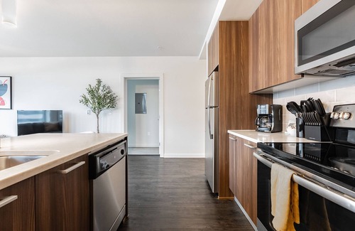 West Bellevue Apartment | 2BR | Rooftop, Gym, Lounge | Bellevue | Sophari C