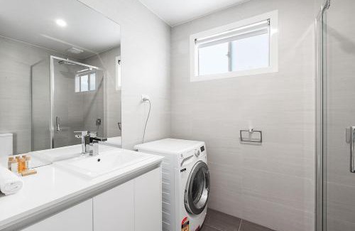 Moonee Ponds Apartment | 2BR Split Level with FREE Parking Near Puckle St