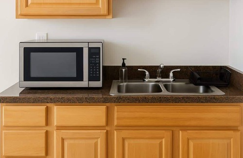 Wrigleyville Apartment | 2BR Steps from Wrigley Field