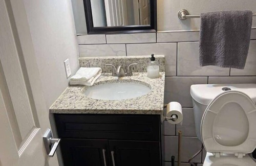 Central West End Apartment | 2BR W&D Near Forest Park, The Cortex, BJ Hospital