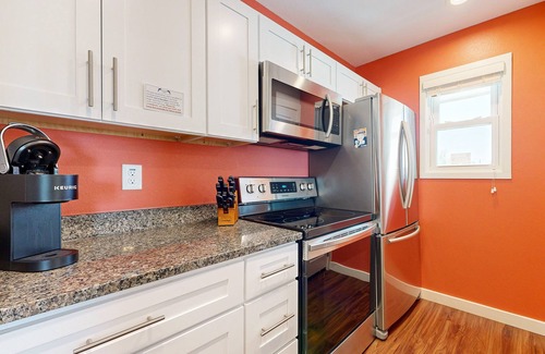 Port Aransas Condo | 2nd Floor, Shared Pool, Hot Tub, Golf Cart Access