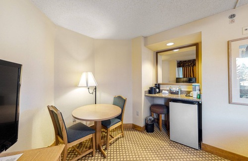 Crested Butte Apartment | 2nd-Floor Studio w/Mtn Views, Shared Outdoor Hot Tub & Heated Pool, Washer/Dryer