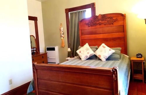 Moss Landing Hotel | 2nd floor(Upstairs/Level 01) - Historic House - Fireplace.