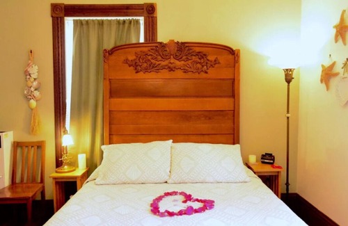 Moss Landing Hotel | 2nd floor(Upstairs/Level 01) - Historic House - Fireplace.