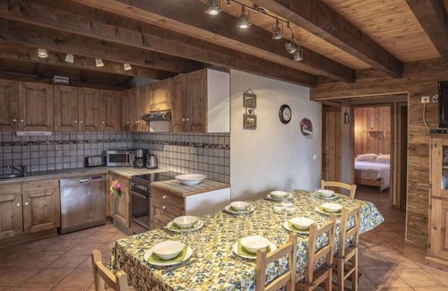 Saint-Marcel Apartment | 2nd floor, fitness, sauna, balcony, fireplace or stove, parking, tv, ski locker, 115m²