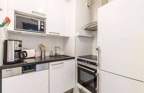 Mandelieu-la-Napoule Beach Apartment | 2PDM 2 rooms with wifi in a residence with swimming pool.